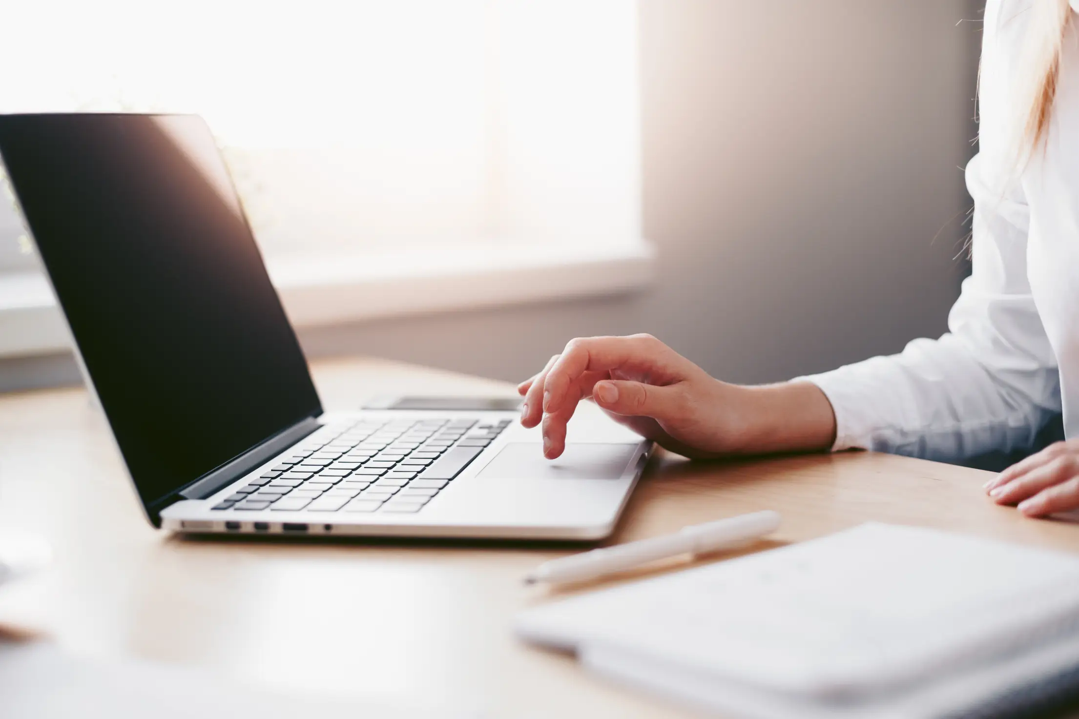 business-woman-working-on-laptop-in-her-office-free-photo.webp